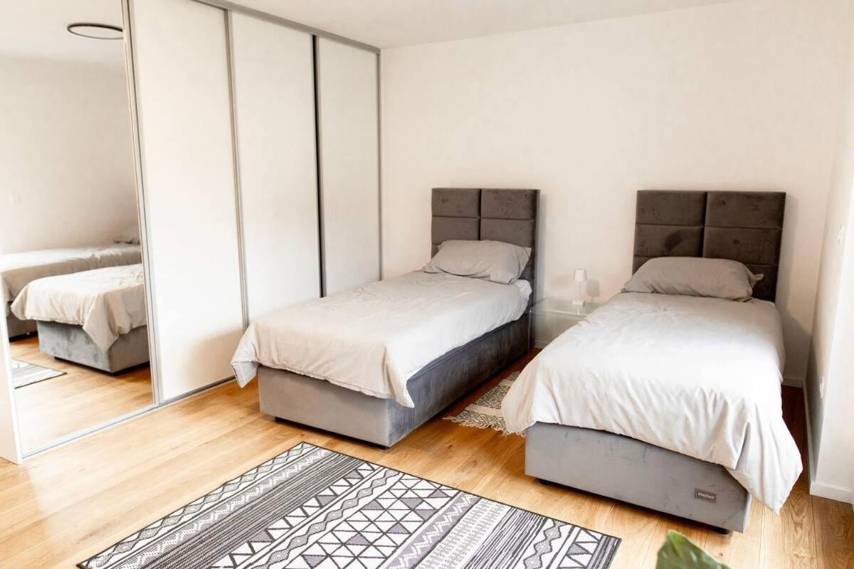 Aura Apartments Zirovnica Kültér fotó
