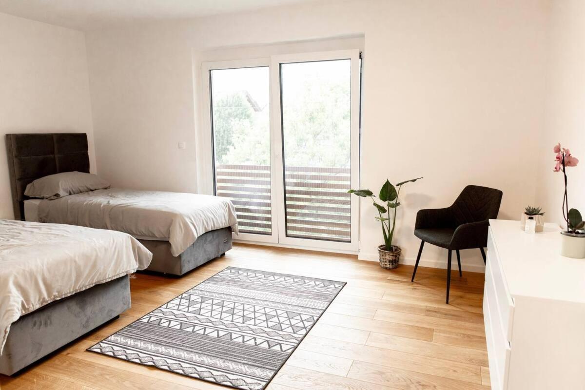 Aura Apartments Zirovnica Kültér fotó