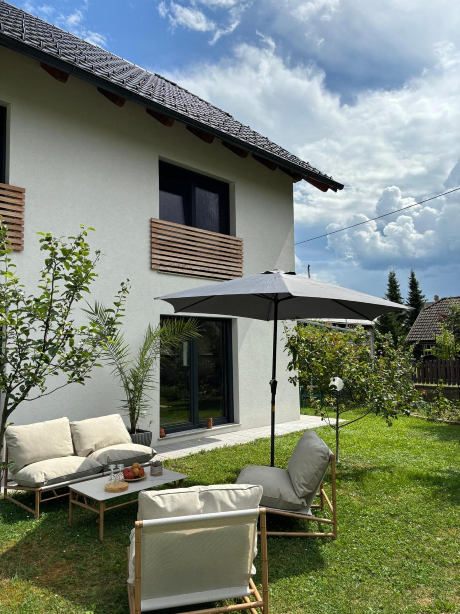 Aura Apartments Zirovnica Kültér fotó