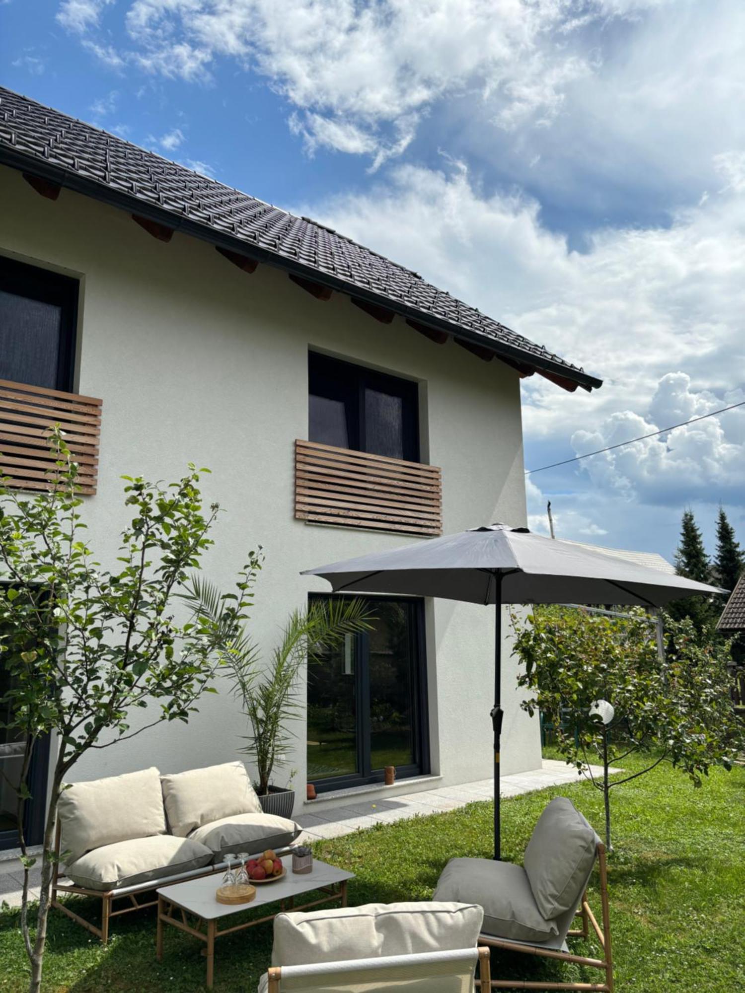 Aura Apartments Zirovnica Kültér fotó