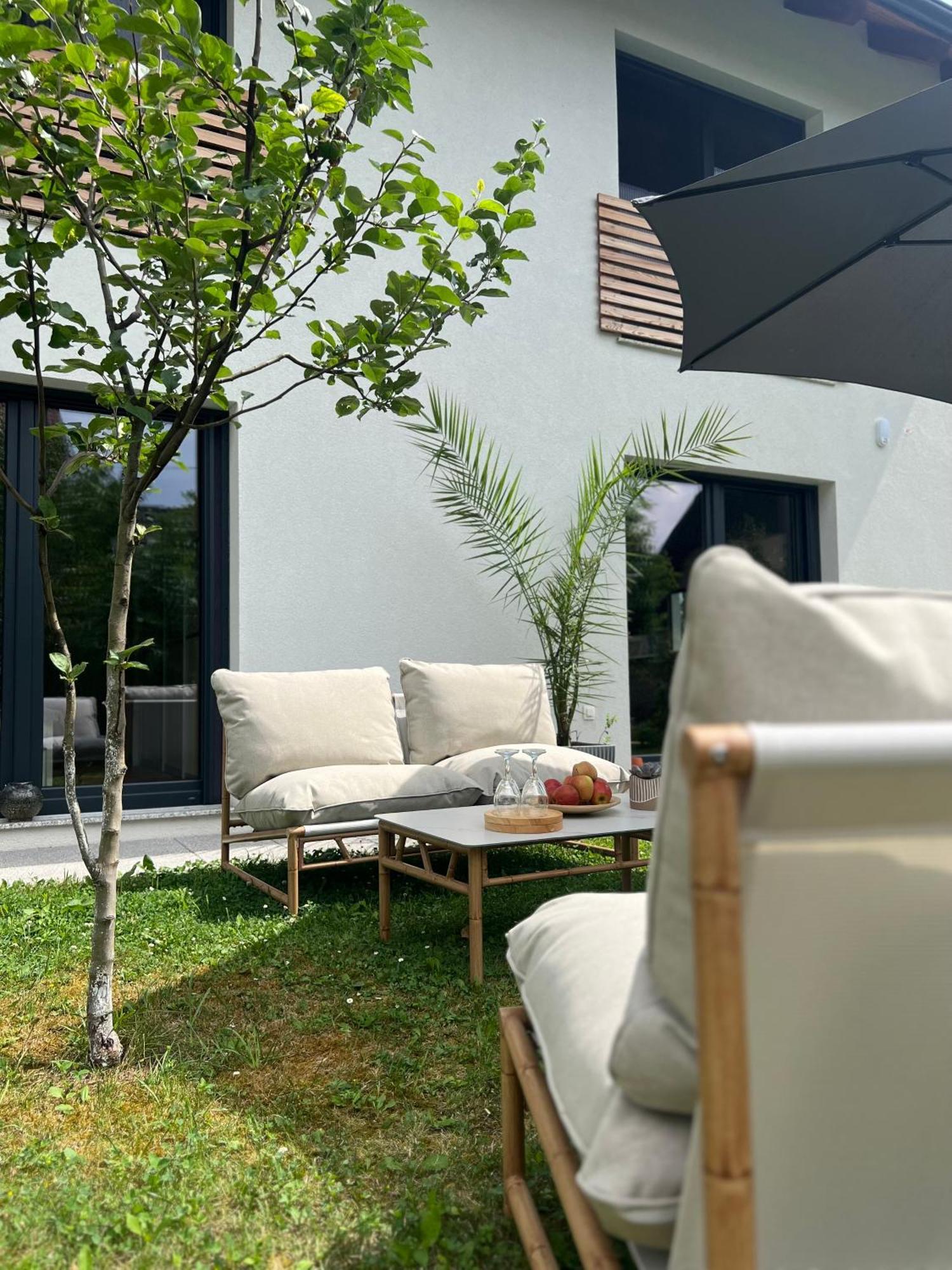 Aura Apartments Zirovnica Kültér fotó