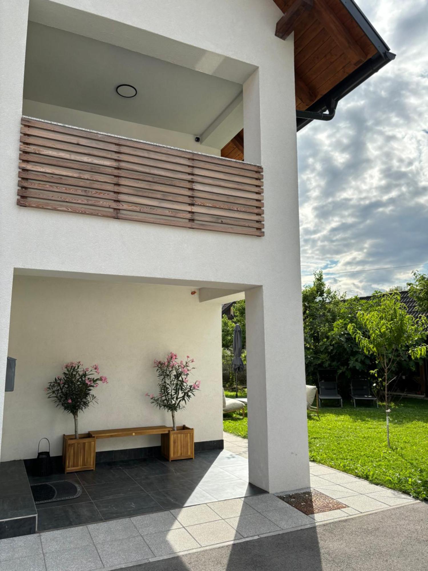 Aura Apartments Zirovnica Kültér fotó