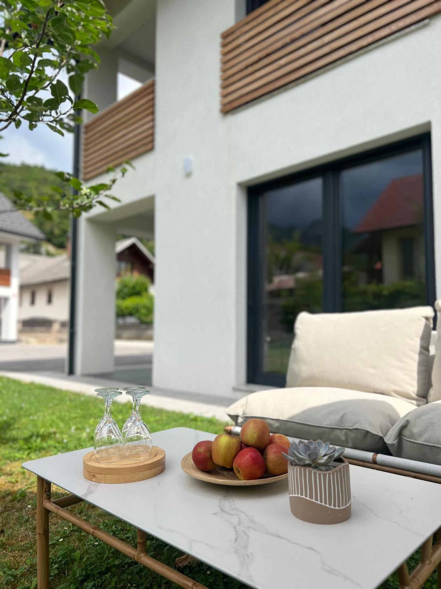Aura Apartments Zirovnica Kültér fotó