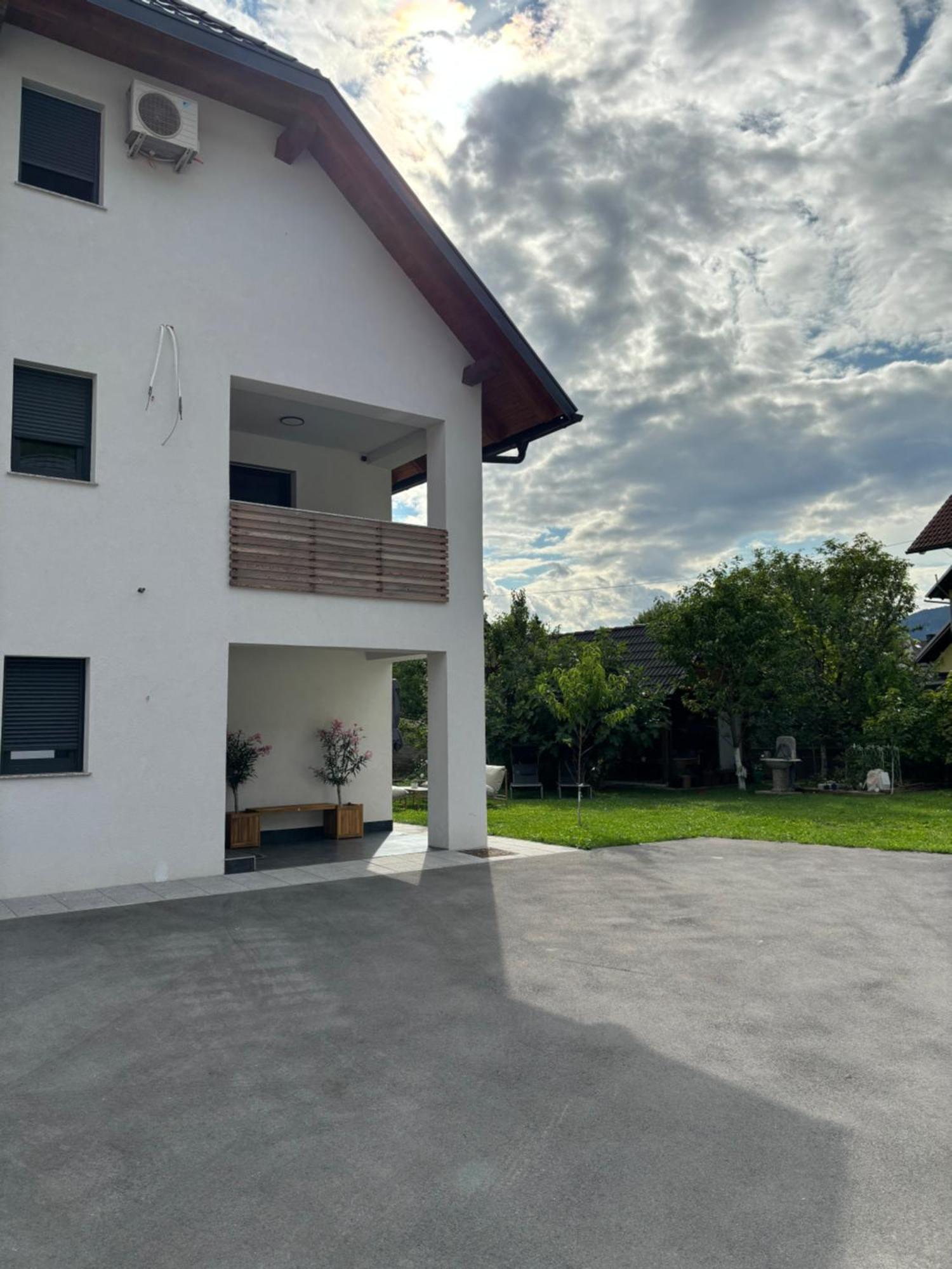 Aura Apartments Zirovnica Kültér fotó