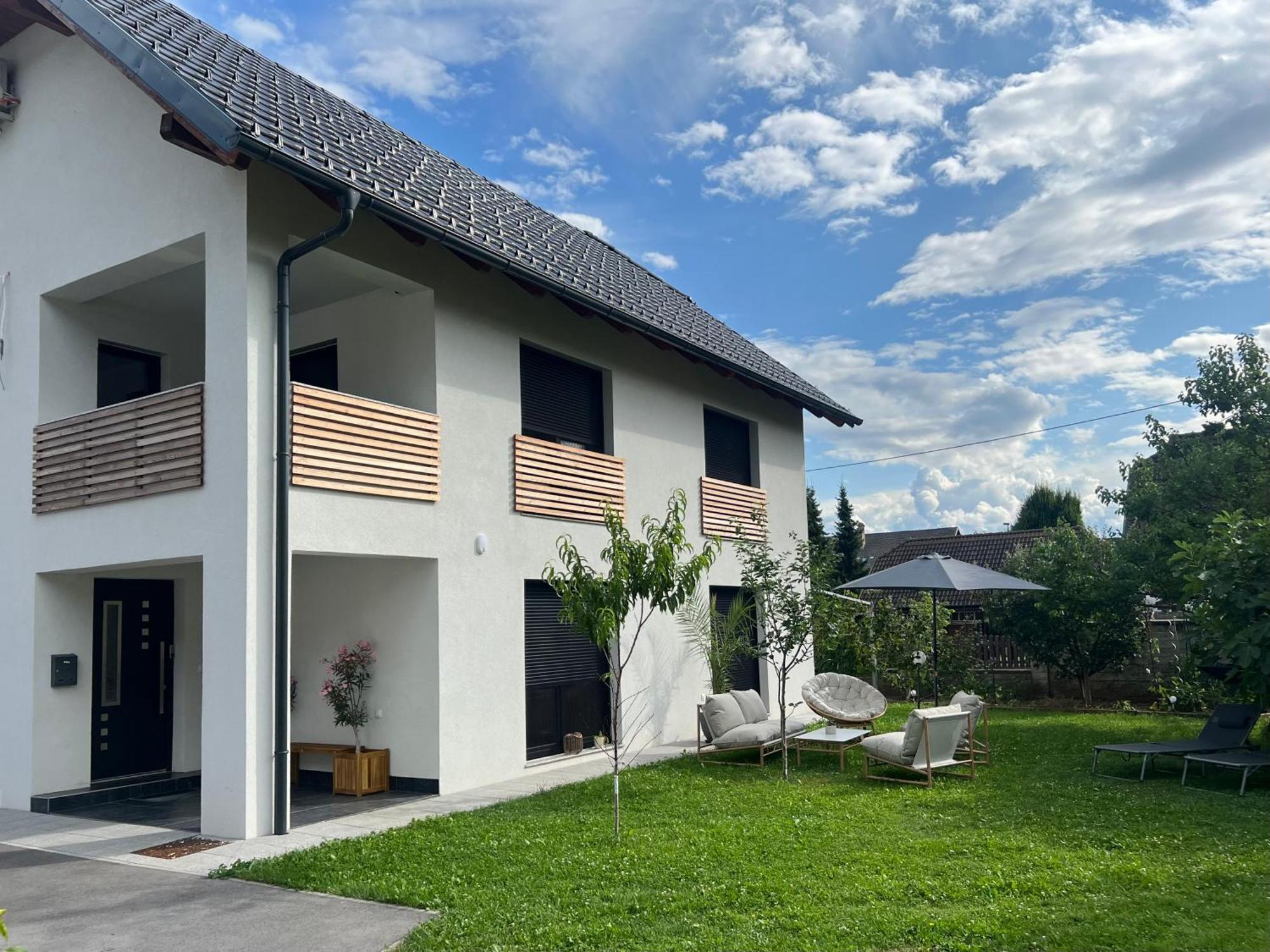 Aura Apartments Zirovnica Kültér fotó