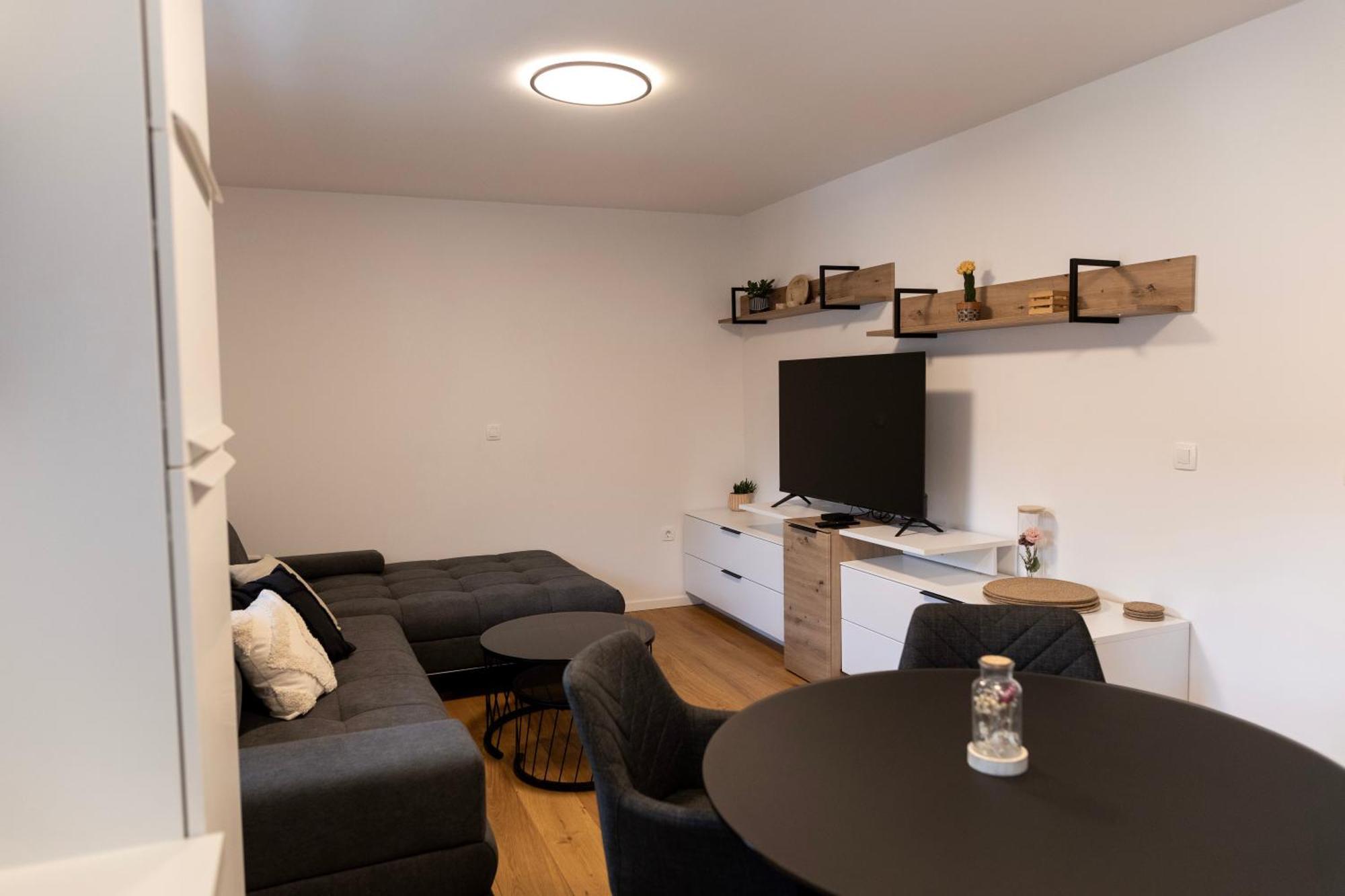 Aura Apartments Zirovnica Kültér fotó