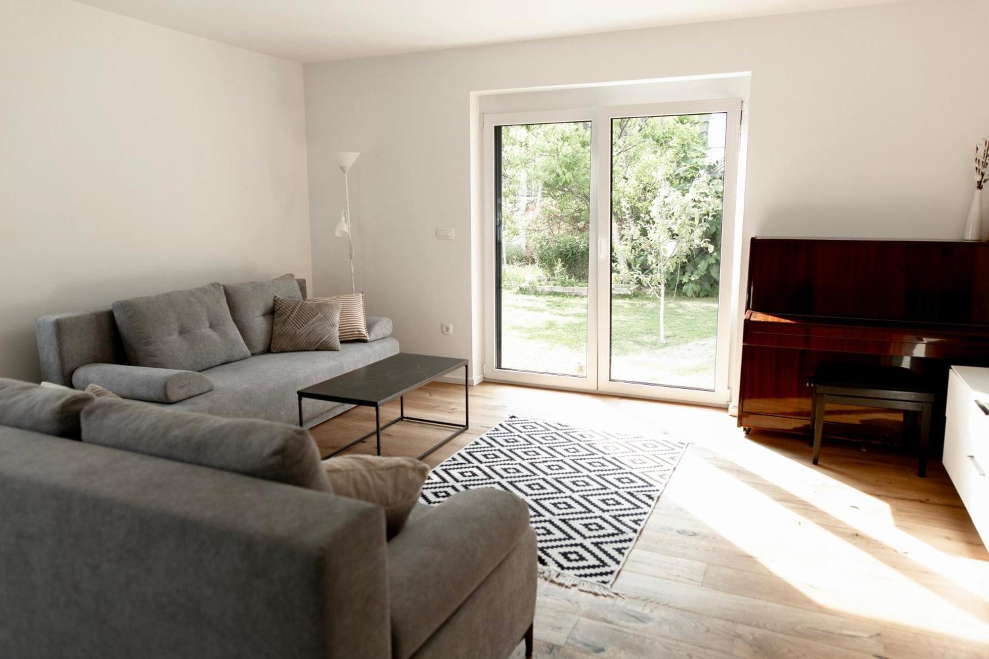 Aura Apartments Zirovnica Kültér fotó